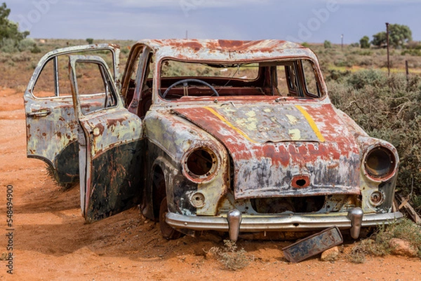 Fototapeta old rusty abandoned car in Outback NSW