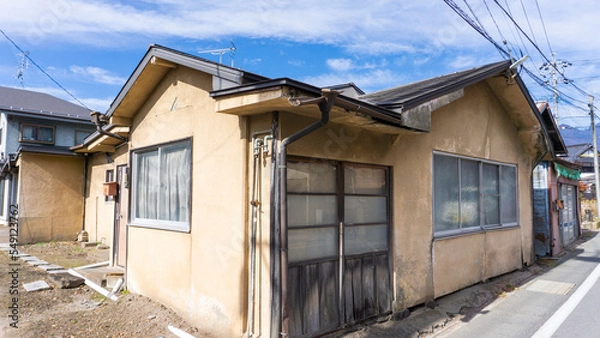 Obraz 放置された古い空き家