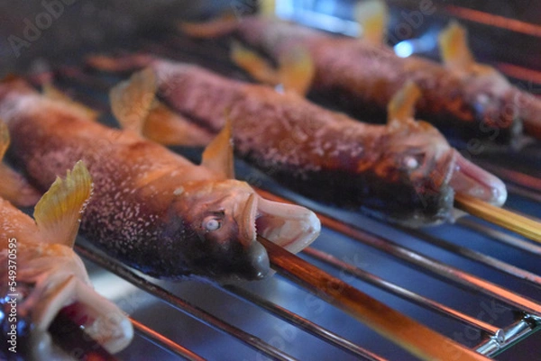 Obraz 岐阜県長良川水系板取川のアユの串焼き