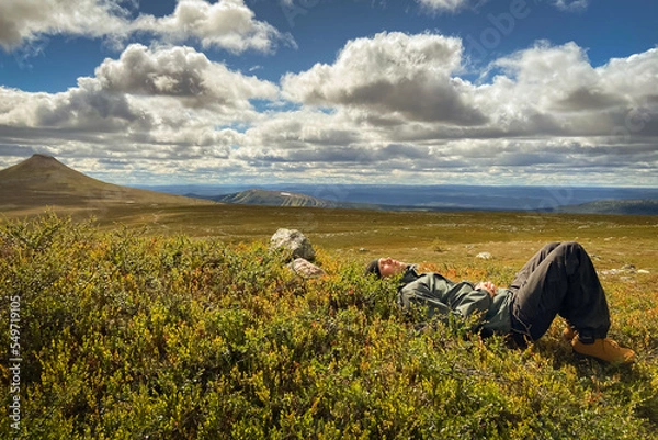 Fototapeta Man resting on hiking trip. Nipfjället nature reserve. Mountains in Idre, Sweden.