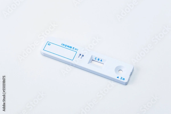 Obraz インフルエンザ検査キットのイメージ（白背景）