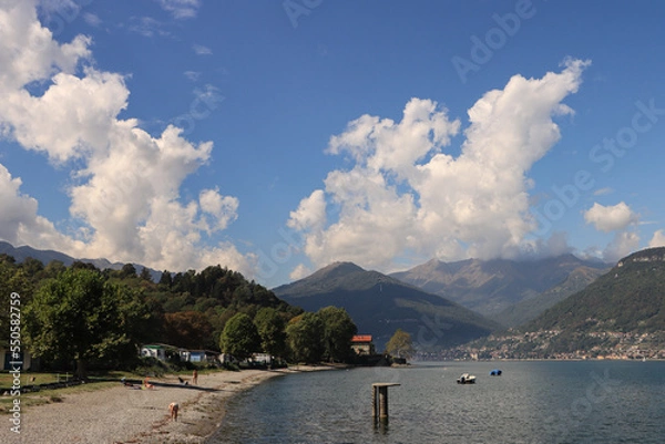 Fototapeta Entspanntes Strandleben am Lido von Colico am Comer See