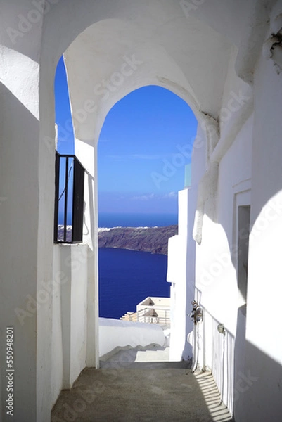 Obraz Sea view through the arch on Santorini, Greece