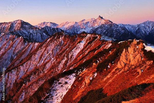 Fototapeta 朝焼けに染まる冠雪の槍ヶ岳･北アルプス