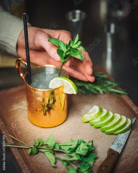 Obraz bartender prepairing a cocktail