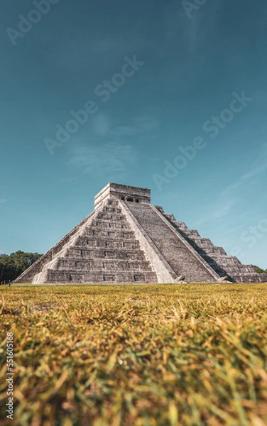 Fototapeta Pyramid of Kukulcan in the Chichen Itza Archaeological Zone.