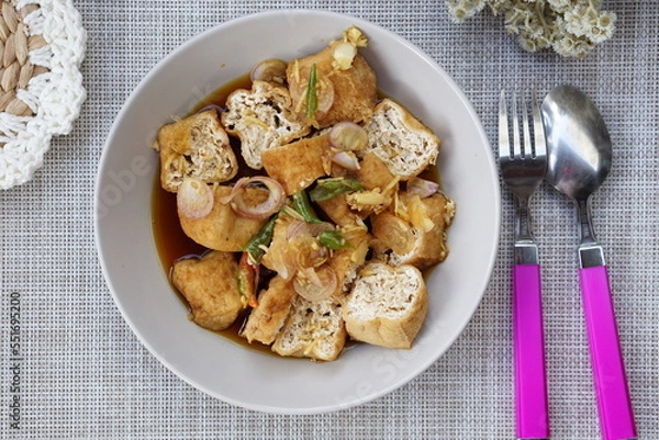Fototapeta Tahu gejrot is traditional street food made from fried tofu (bean curd) with crushed shallot and green chili in sweet soy and sugar sauce. Typically food from Cirebon, West Java.