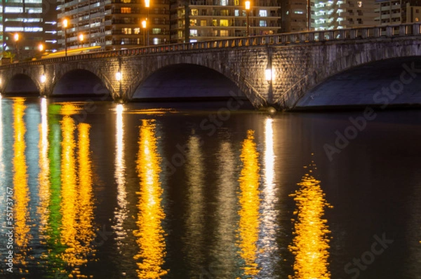 Fototapeta 信濃川に反射する萬代橋の灯り