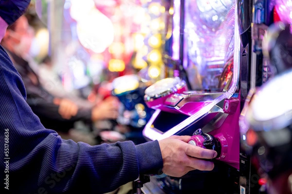 Fototapeta パチンコに夢中の男性