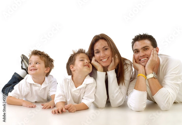 Fototapeta Swobodny portret zdrowej, atrakcyjnej młodej rodziny