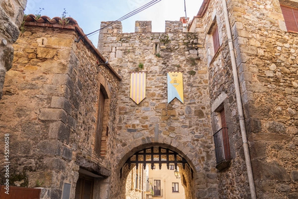 Obraz Fortress door with two shields at Sant Llorenç de la Muga, a medieval town in Girona, Spain.