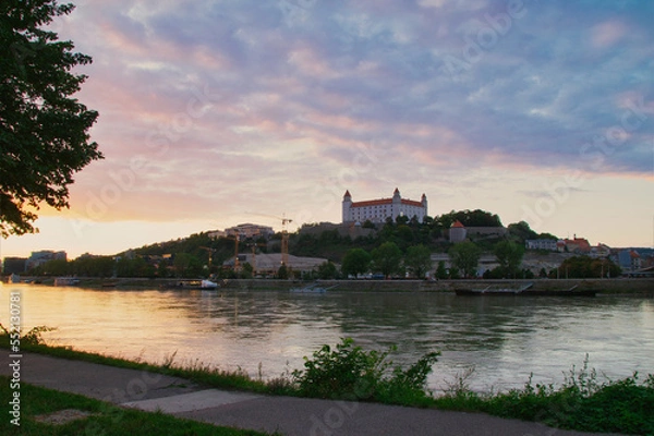 Obraz Atardecer junto al castillo de Bratislava