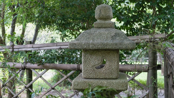 Fototapeta 日本の庭の石灯篭