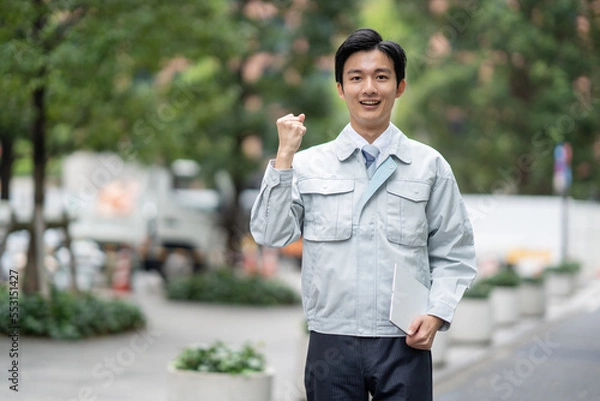 Fototapeta ガッツポーズをするビジネスマン