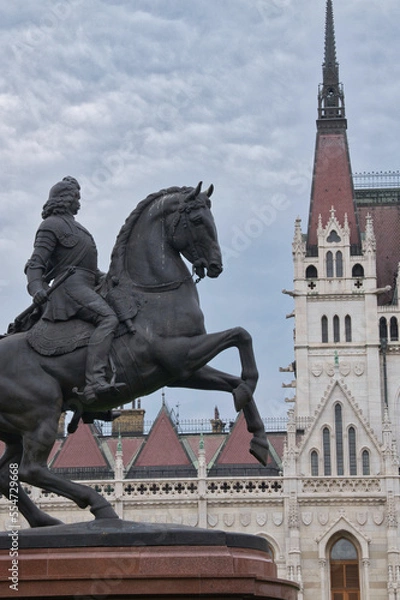 Obraz Estatua ecuestre de Francis II Rakoczi. Parlamento de Budapest