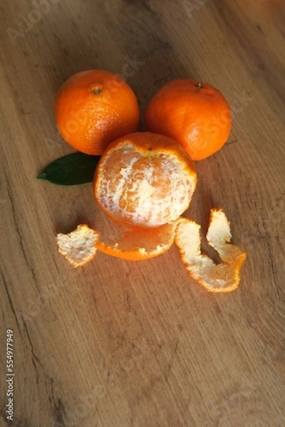 Obraz Tangerines next to cones on a wooden table