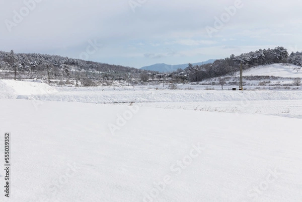 Fototapeta snow covered mountains