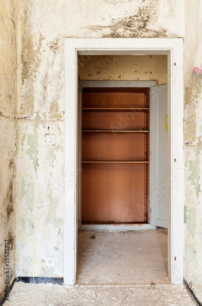 Fototapeta interior of a old house, door, entrance