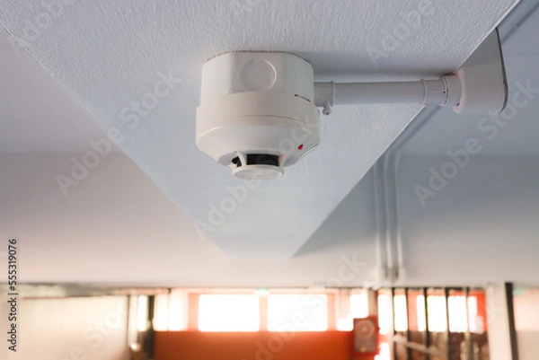 Fototapeta Smoke detector setting on the ceiling.