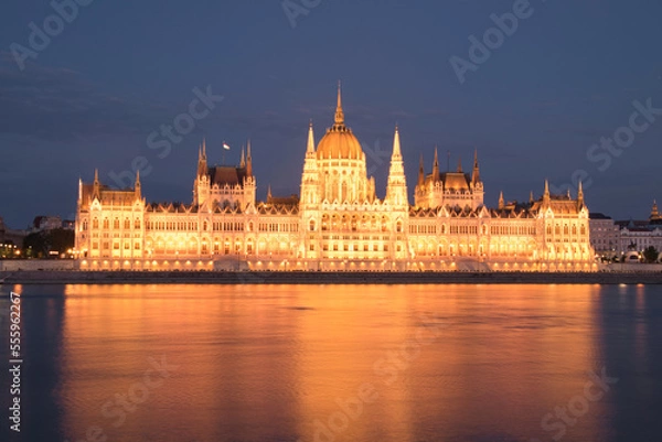 Obraz Anochecer frente al parlamento de Budapest