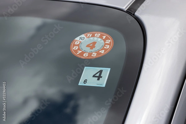 Obraz 車検ステッカー　点検ステッカー　令和5年4月