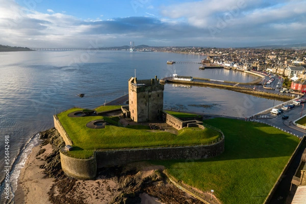 Fototapeta Brotie Castle on the banks of the River Tay at Brotie Ferry, Dundee, Scotland.  View from above