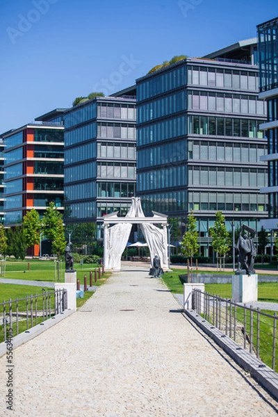 Obraz Arch Entrance in front of modern offices next to Budapest Nation