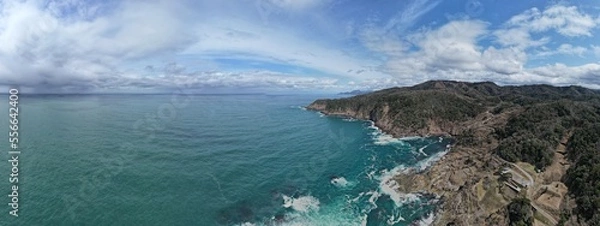 Fototapeta 京丹後市　まるで海外の様な山陰海岸ジオパーク　荒れる冬の綺麗な日本海