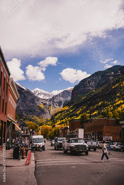 Fototapeta Town of Telluride in the fall - foliage and aspens