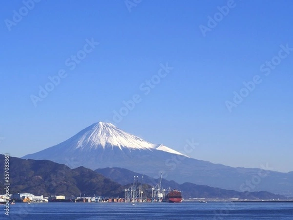 Fototapeta ＜静岡市清水＞清水港からみた興津ふ頭越しの富士山