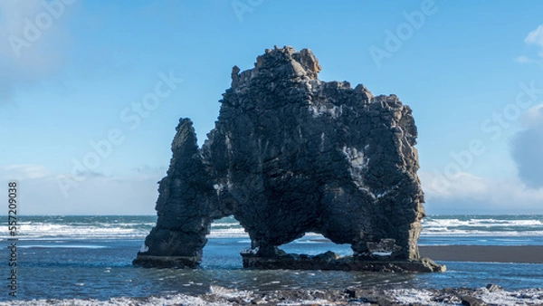 Obraz snow covered rocks on beach
