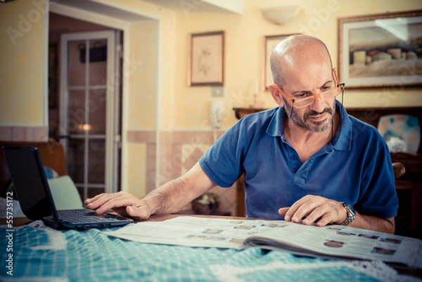 Fototapeta miggle age man using notebook