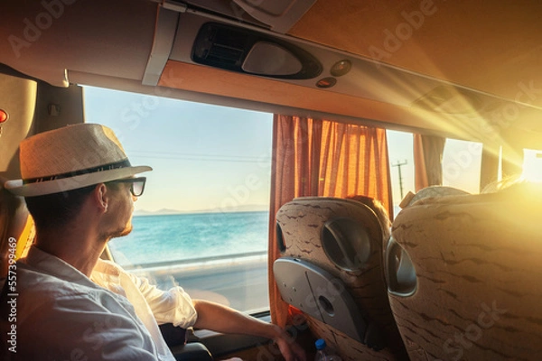Obraz A man traveling with a bus