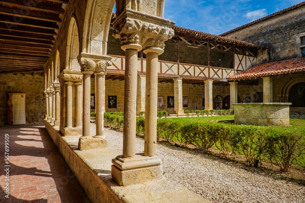 Obraz View on the arcades of the medieval cloister of the romanesque abby of Flaran in the south of France (Gers)