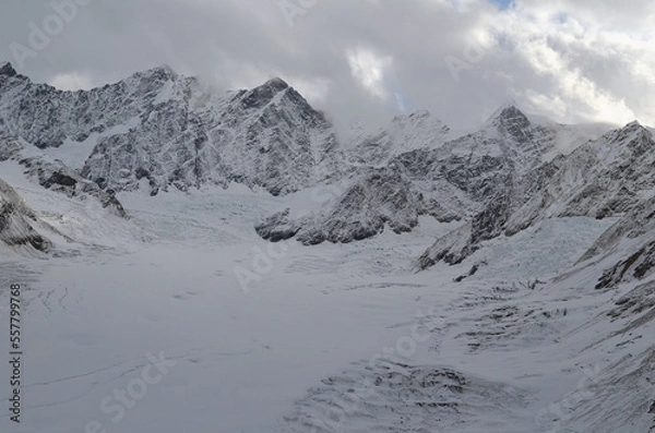 Fototapeta snow covered mountains