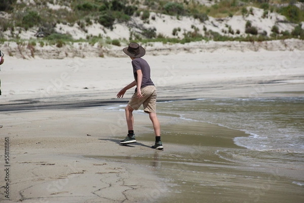 Obraz Boy walking on the beach