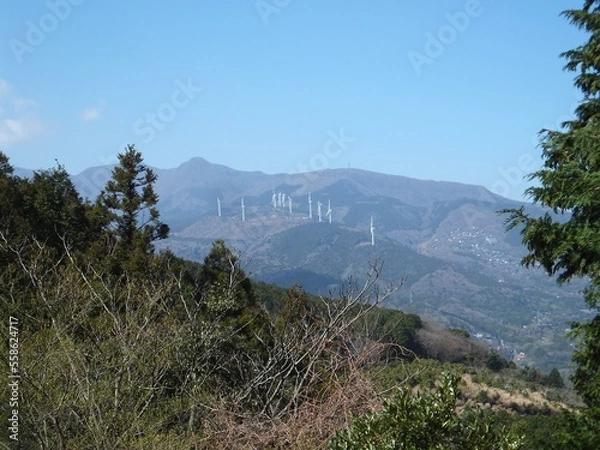 Obraz 春の丘の風力発電