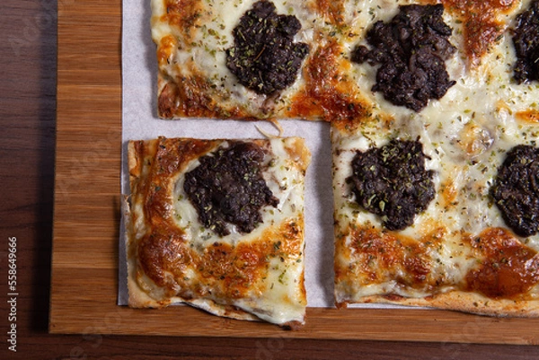 Obraz Pizza with morcilla