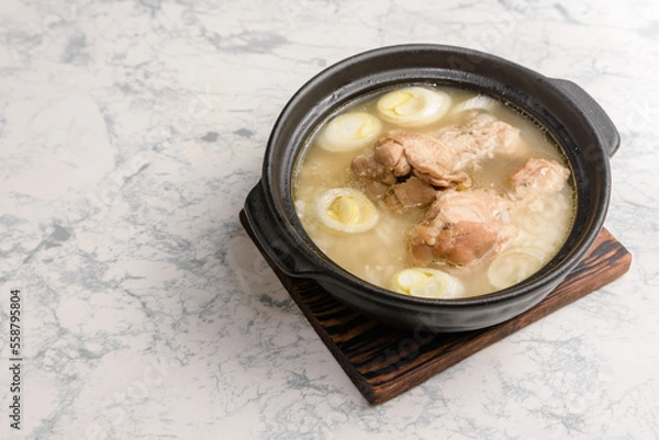 Obraz 鶏手羽元のサムゲタン