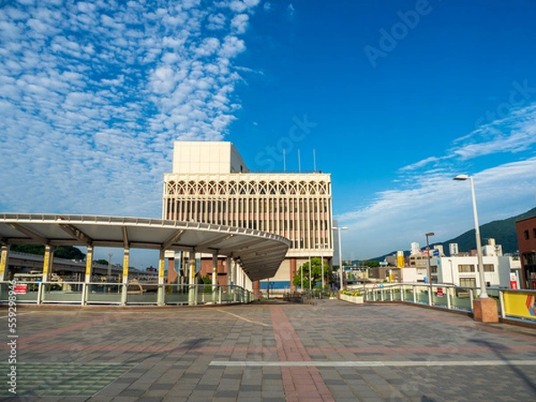 Obraz 黒崎駅前のベデストリアンデッキにて青空を望む