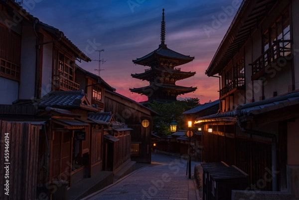 Fototapeta 夕暮れの八坂の塔