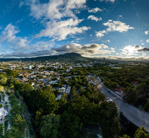 Fototapeta Aerial view of a big mountain at sunset. The beautiful city of Tuxtla Gutierrez in Mexico. Panorama.