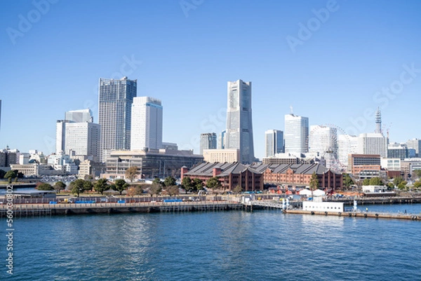 Fototapeta 横浜港に停泊中のクルーズ客船から見る朝の赤レンガ倉庫