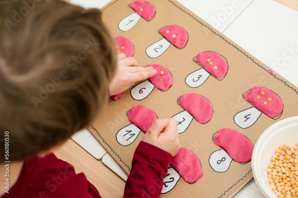 Obraz Kid learns to count. Logical tasks for the preschool class. Child employment, fine motor skils training, learning to keep focus, task completion, children motivation. DIY Montessori activities.