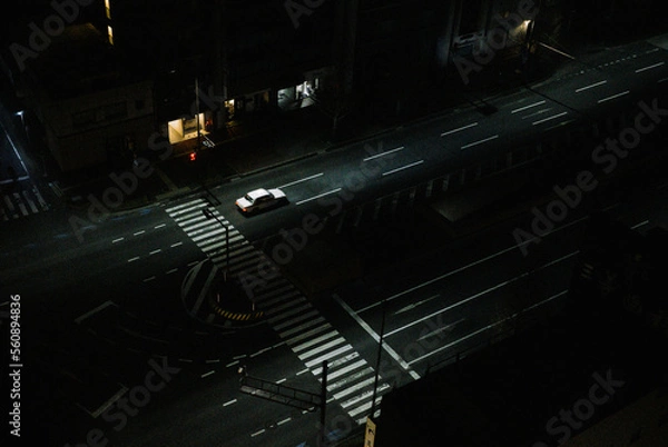 Obraz 높은 앵글의 자동차가 있는 밤 분위기