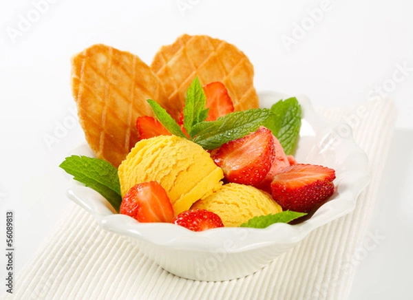 Obraz Ice cream with fresh strawberries