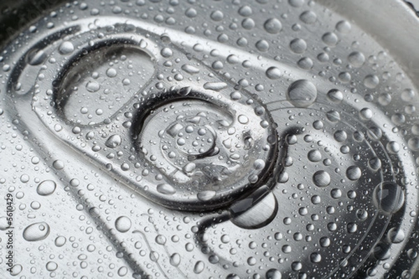 Fototapeta close-up: top of can with drops of water