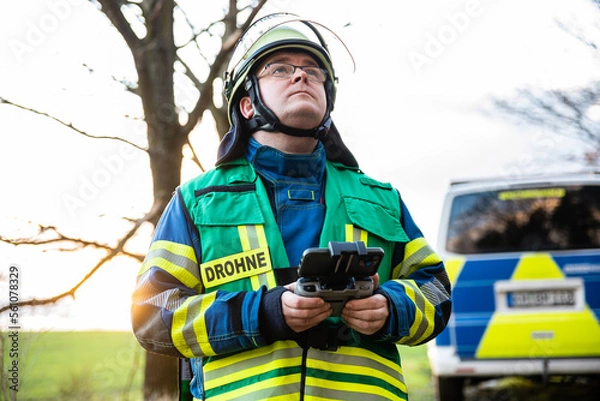 Obraz Drohnenpilot von Feuerwehr im Einsatz