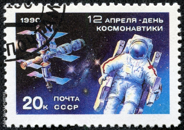 Fototapeta cosmonaut in a maneuvering unit outside the Mir Space Station