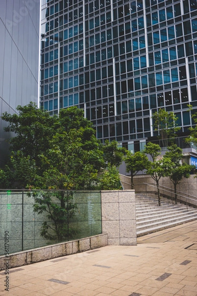 Obraz 都会のビルと木々